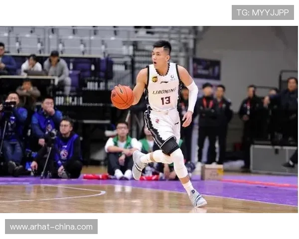上海足球队以81分稳居大师赛积分榜首位争夺冠军形势明朗 上海足球队以81分稳居大师赛积分榜首位争夺冠军形势明朗